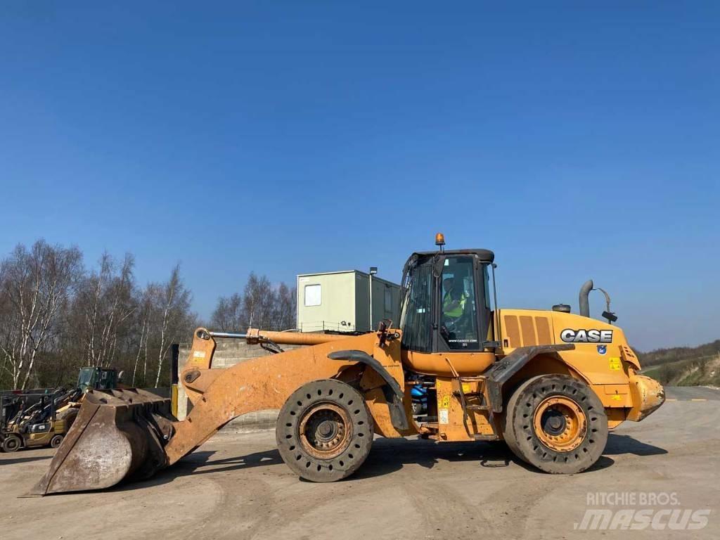 CASE 821 F Radlader
