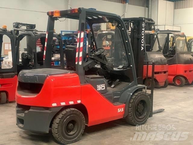 Toyota 8 FD F 30 Diesel Stapler