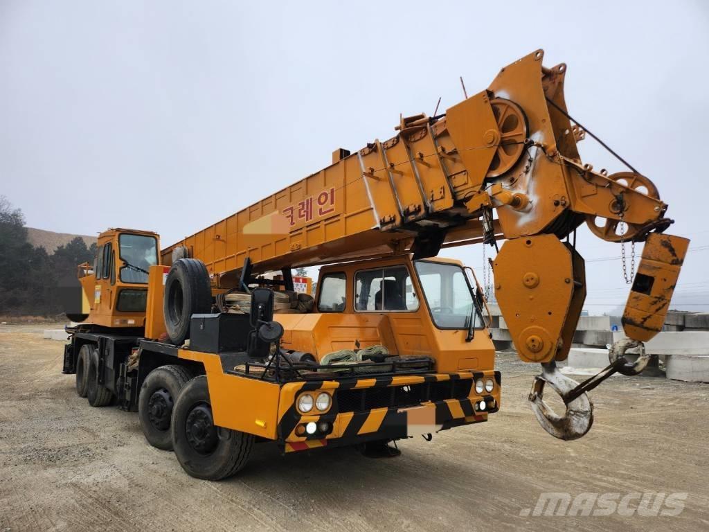 Hyundai HC 50 All-Terrain-Krane