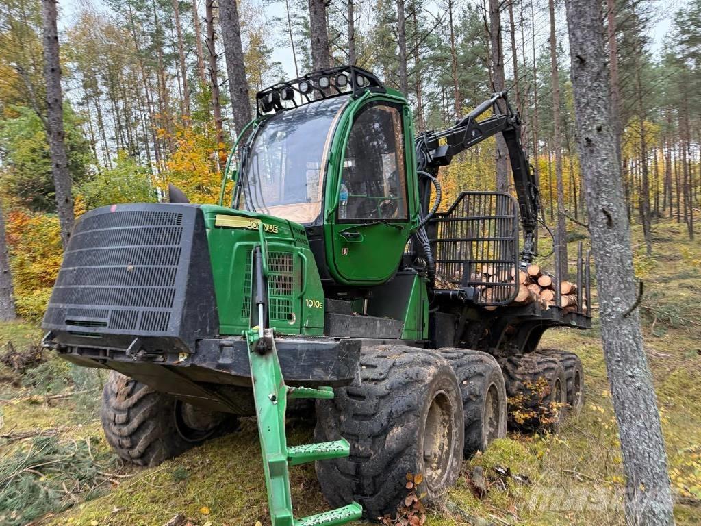 John Deere 1010 E Forwarder