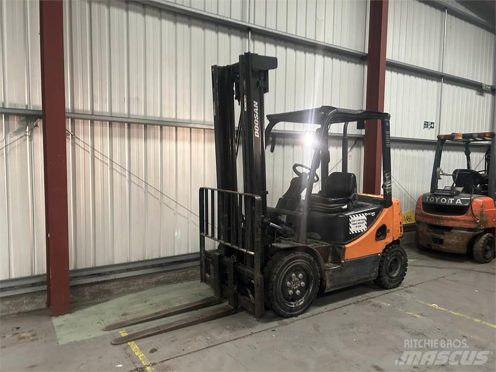 Doosan D25S-5 Diesel Stapler