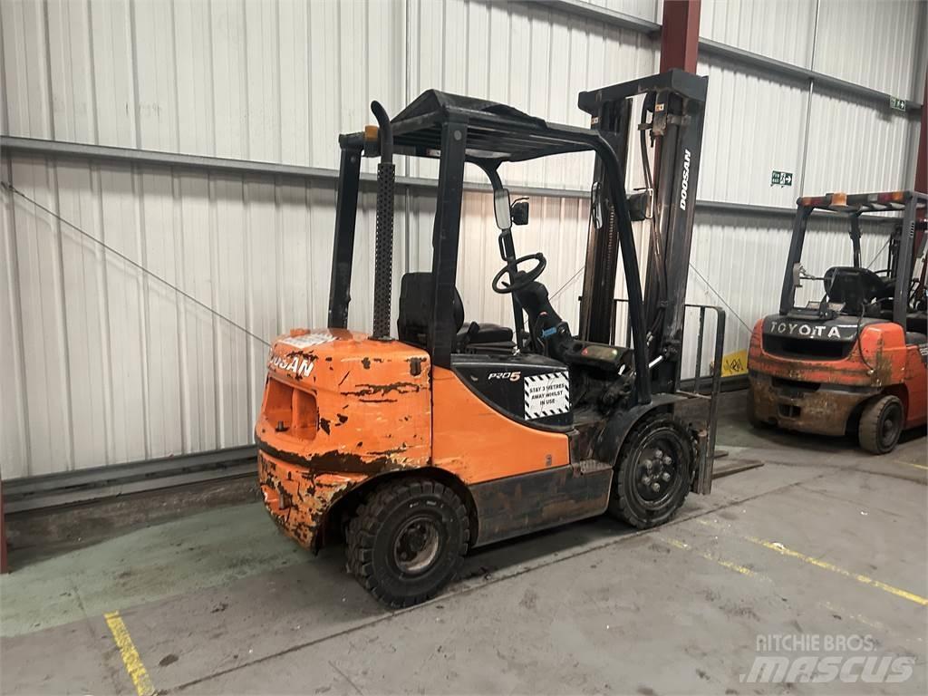 Doosan D25S-5 Diesel Stapler