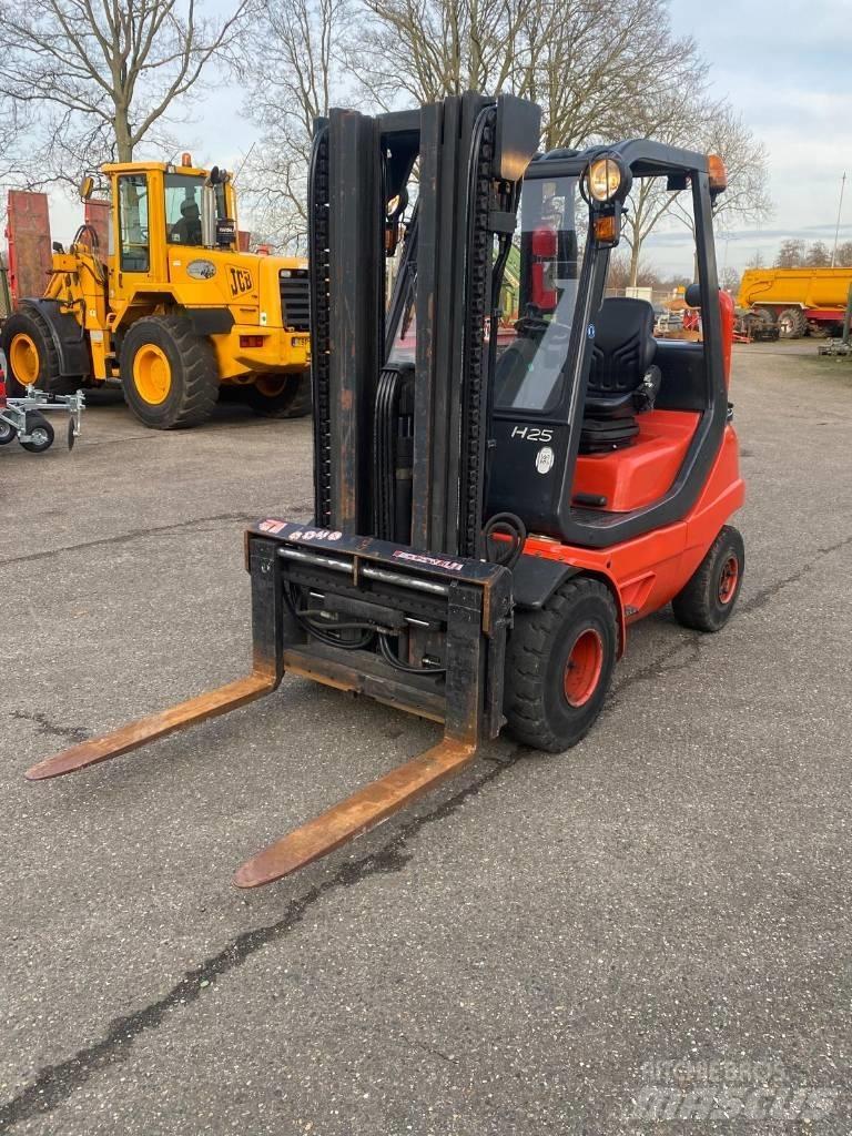 Linde H25T Gas Stapler