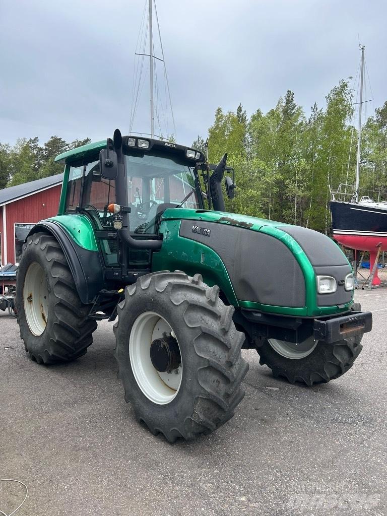 Valtra T 150 Traktoren