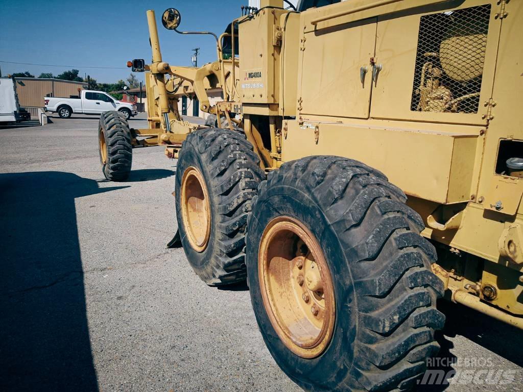 Mitsubishi MG400 Grader
