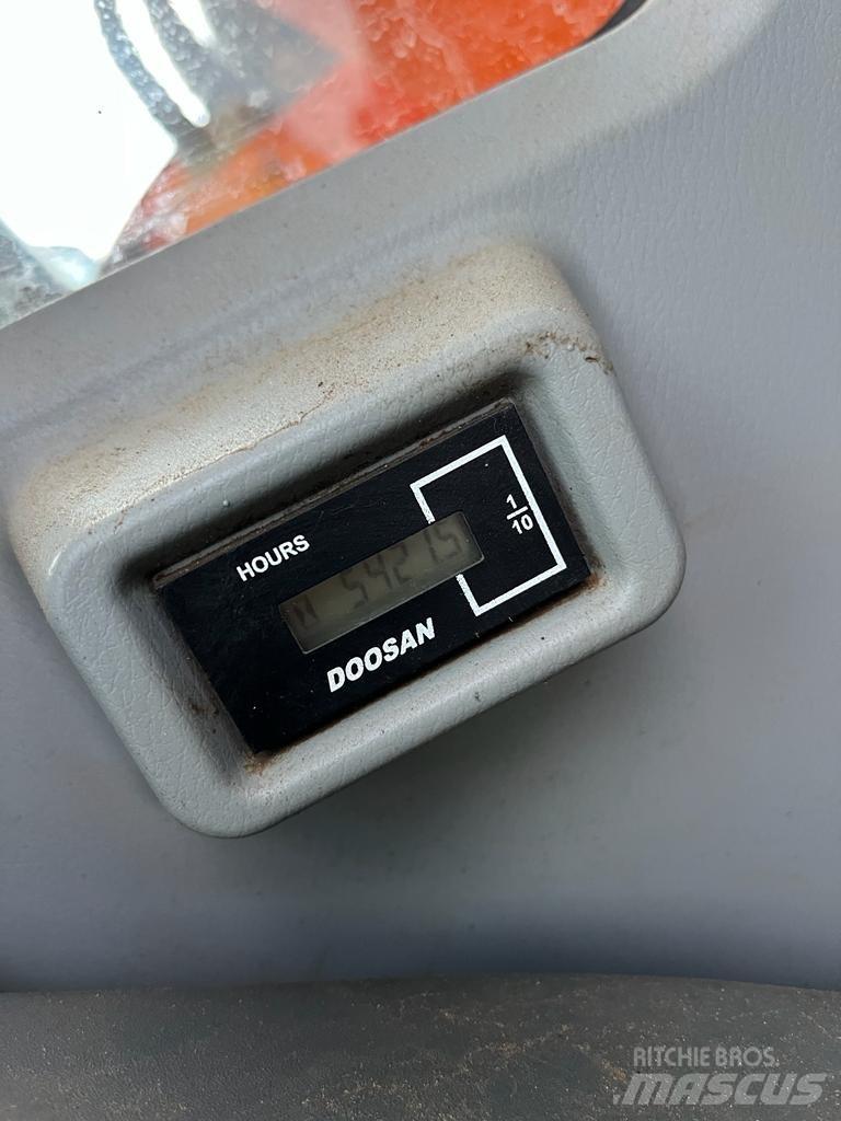 Doosan DX140 LCR Raupenbagger