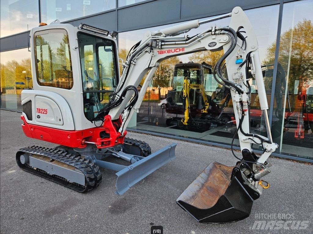 Takeuchi TB 225 Minibagger < 7t