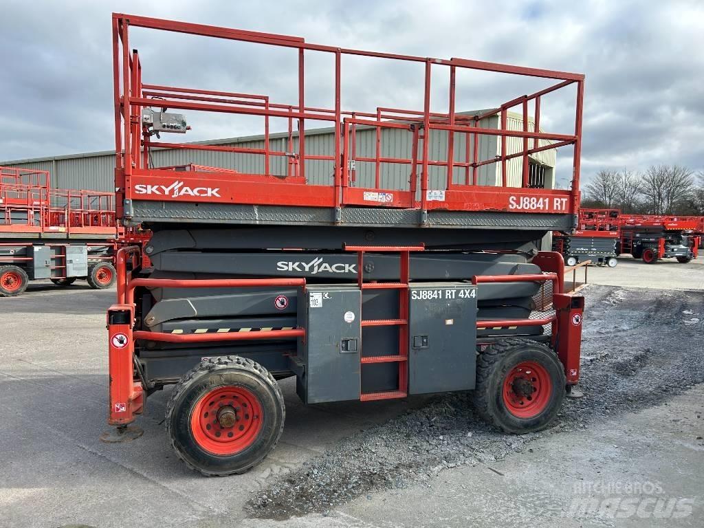 SkyJack SJ 8841 RT Scheren-Arbeitsbühnen