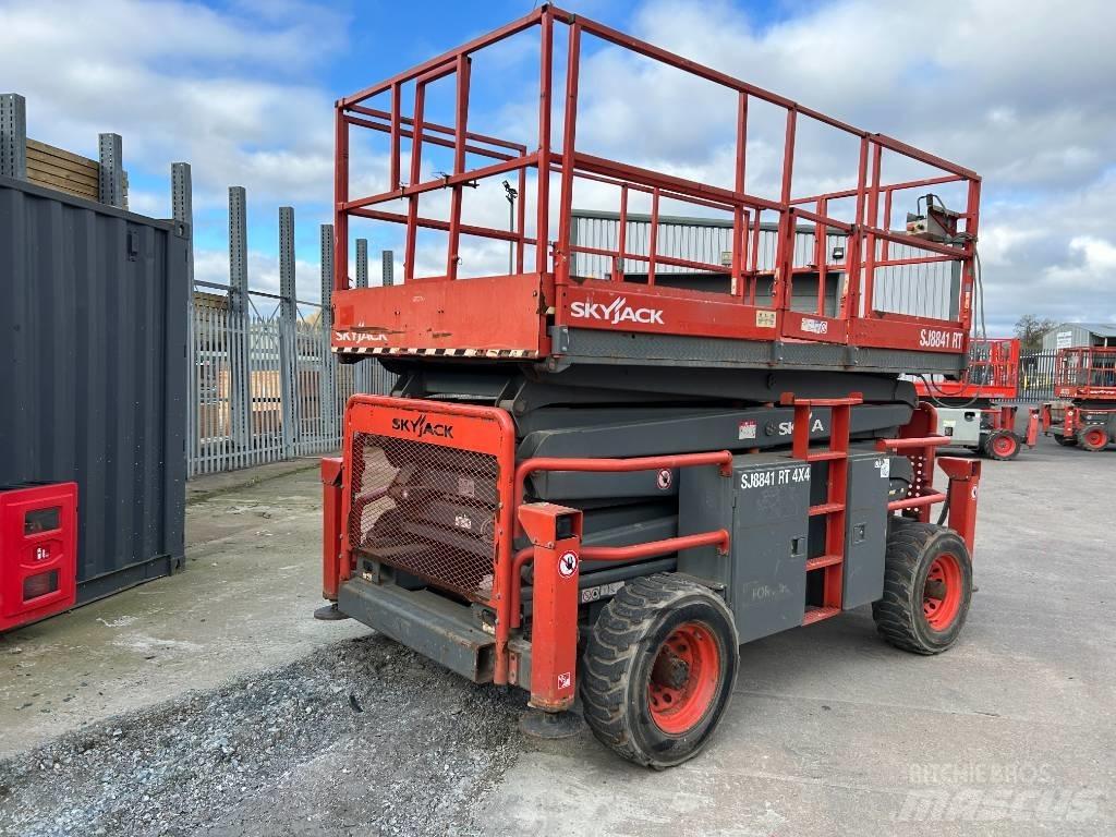 SkyJack SJ 8841 RT Scheren-Arbeitsbühnen