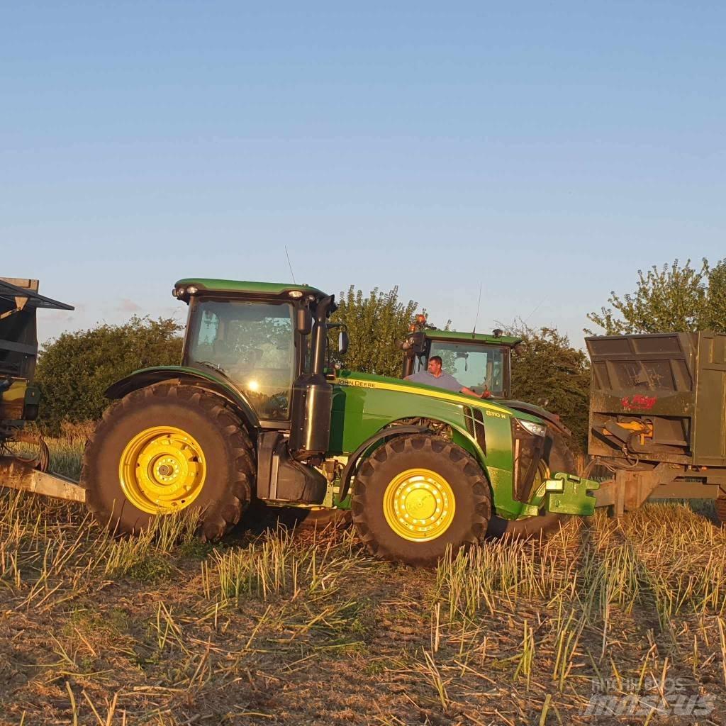 John Deere 8310 R Traktoren