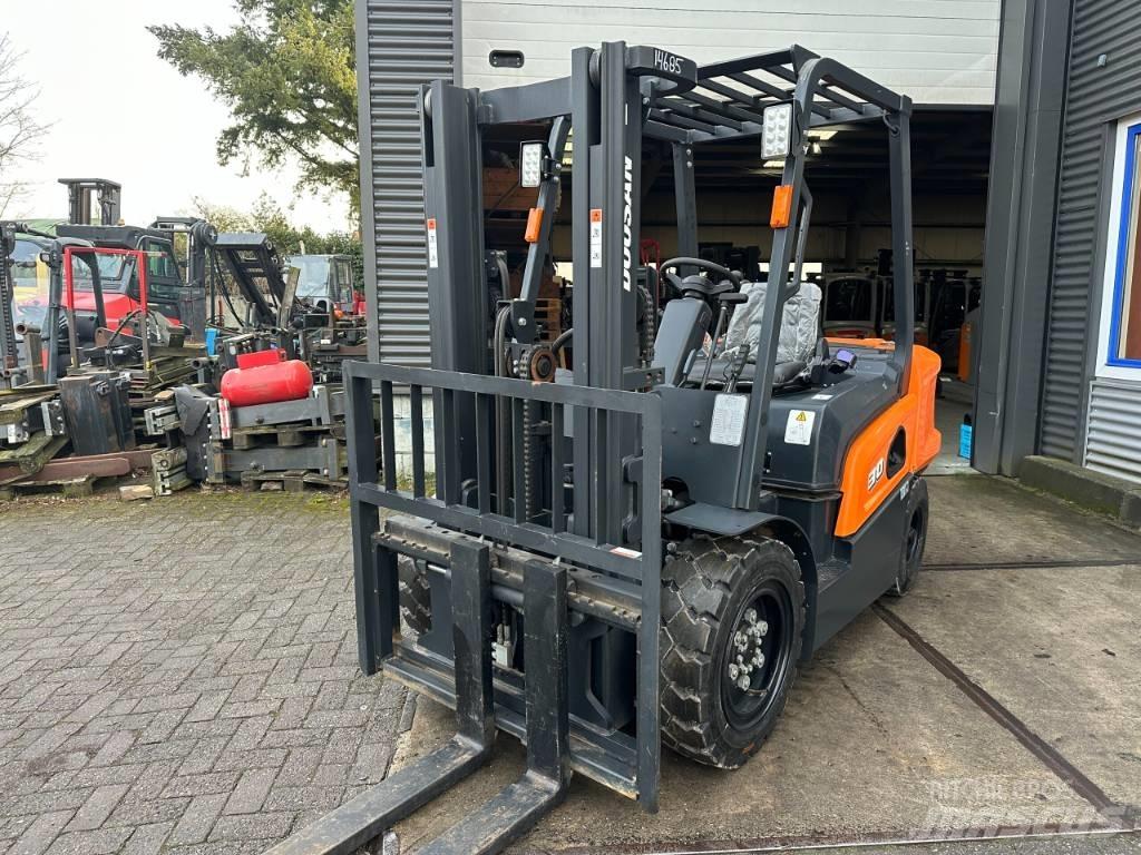 Doosan D30NX Diesel Stapler