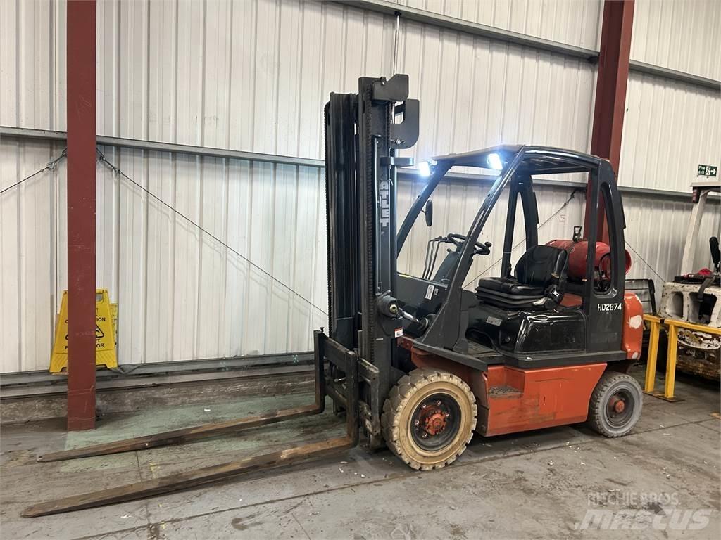 Nissan UD02A20PQ Gas Stapler