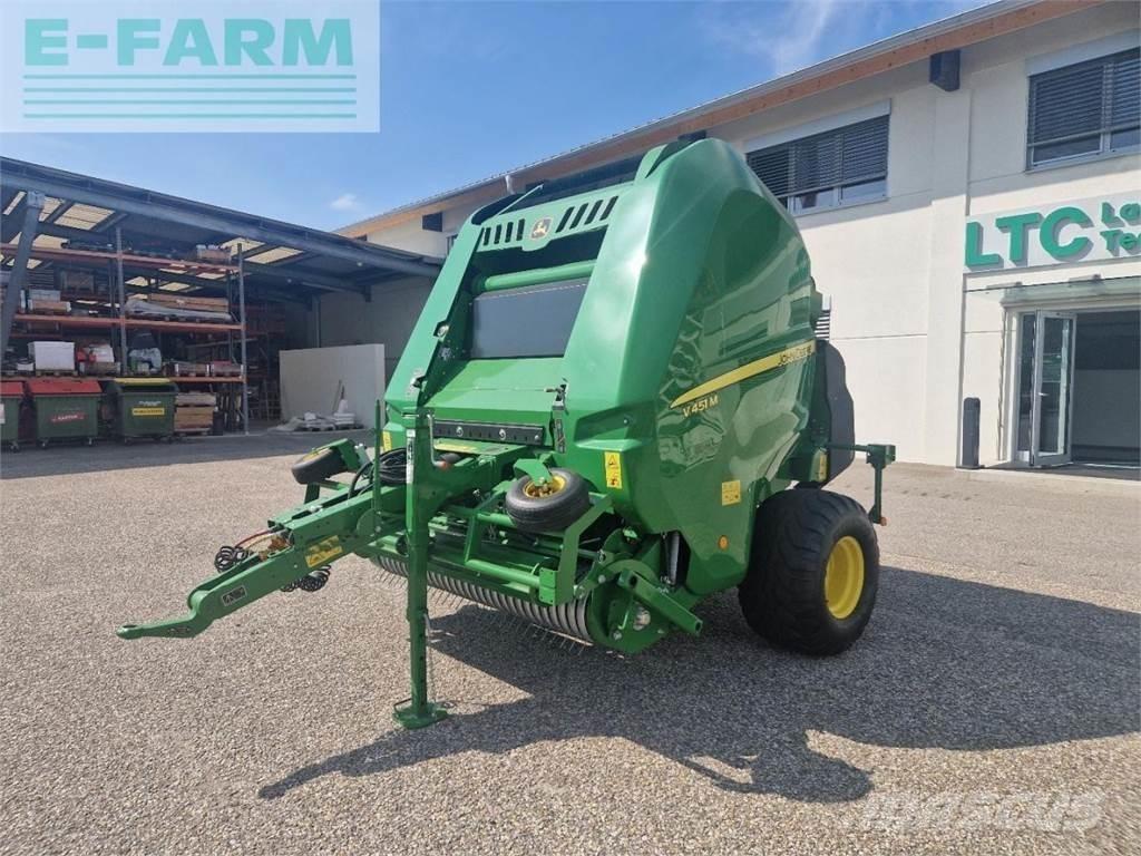 John Deere V451M Quaderpressen