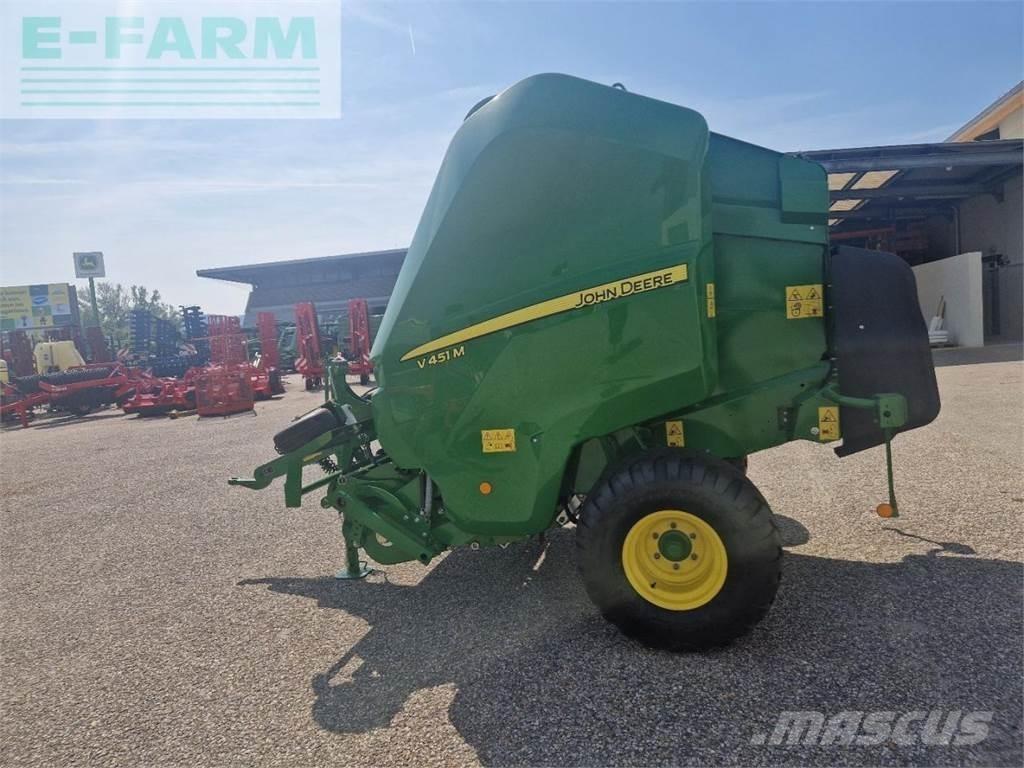John Deere V451M Quaderpressen