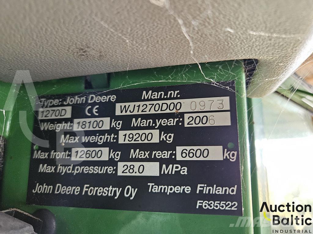 John Deere 1270 D Harvester