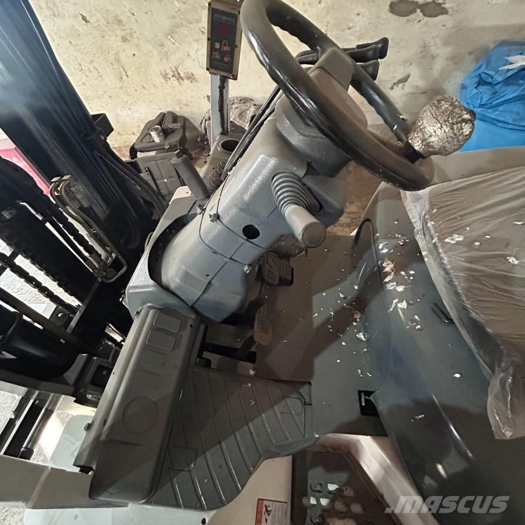 TCM FD35 Diesel Stapler