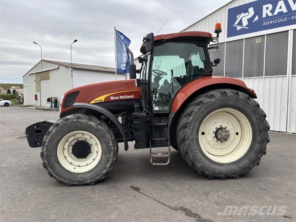 New Holland T7030 Traktoren