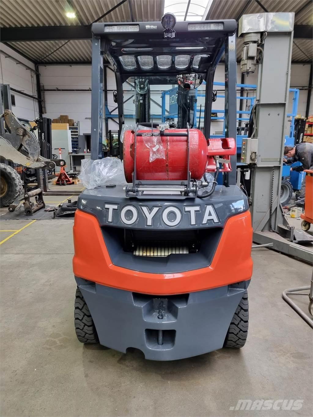 Toyota 02-8FGF25 Gas Stapler