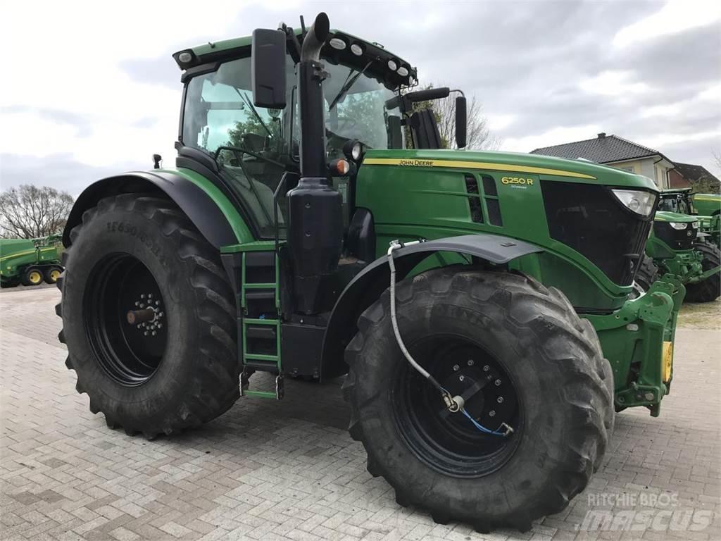 John Deere 6250R Traktoren