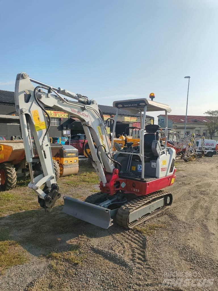 Takeuchi TB 225 Minibagger < 7t