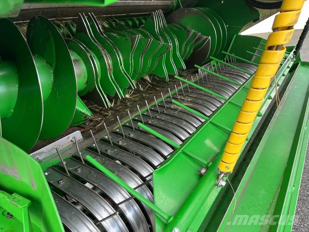 John Deere V 451R Rundballenpressen