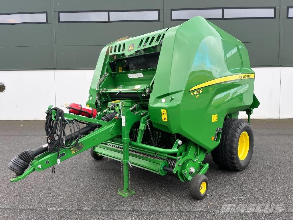 John Deere V 451R Rundballenpressen