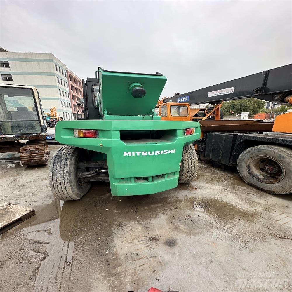 Mitsubishi FD160 Diesel Stapler