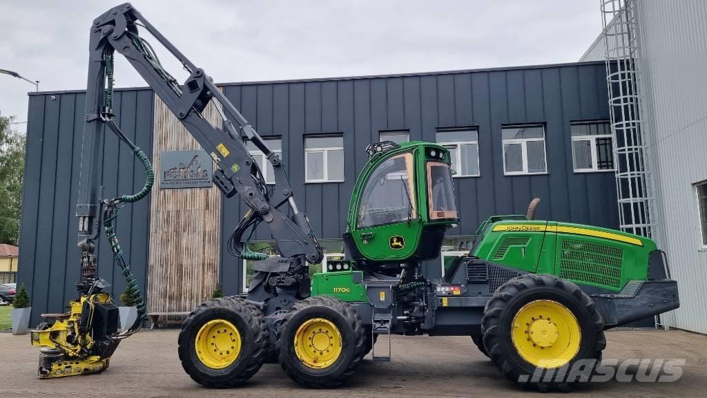 John Deere 1170 G Harvester