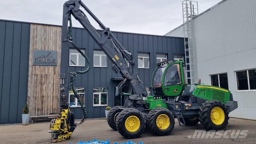John Deere 1170 G Harvester