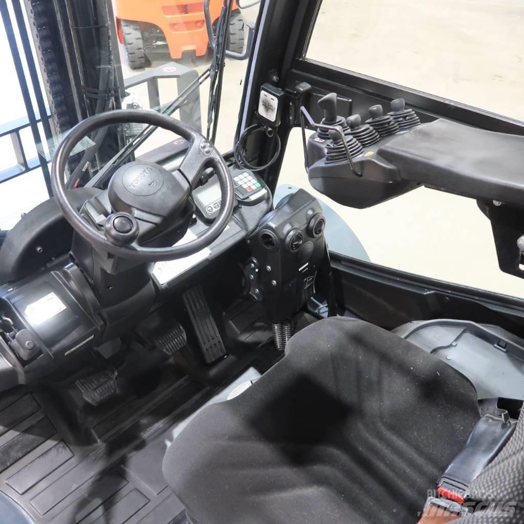 Toyota 8FG50N Gas Stapler