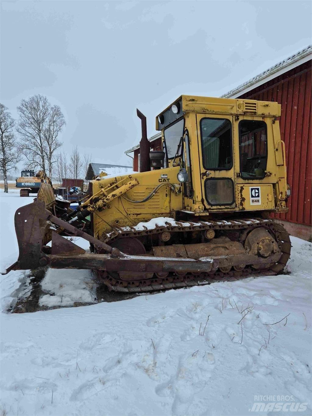 CAT D4E Bulldozer
