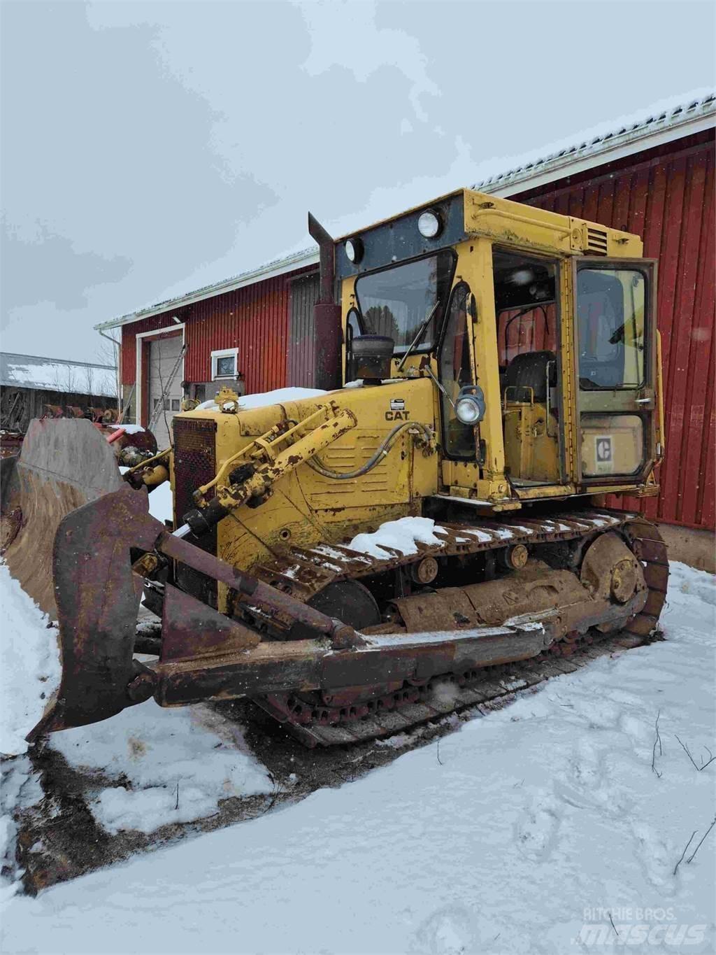 CAT D4E Bulldozer
