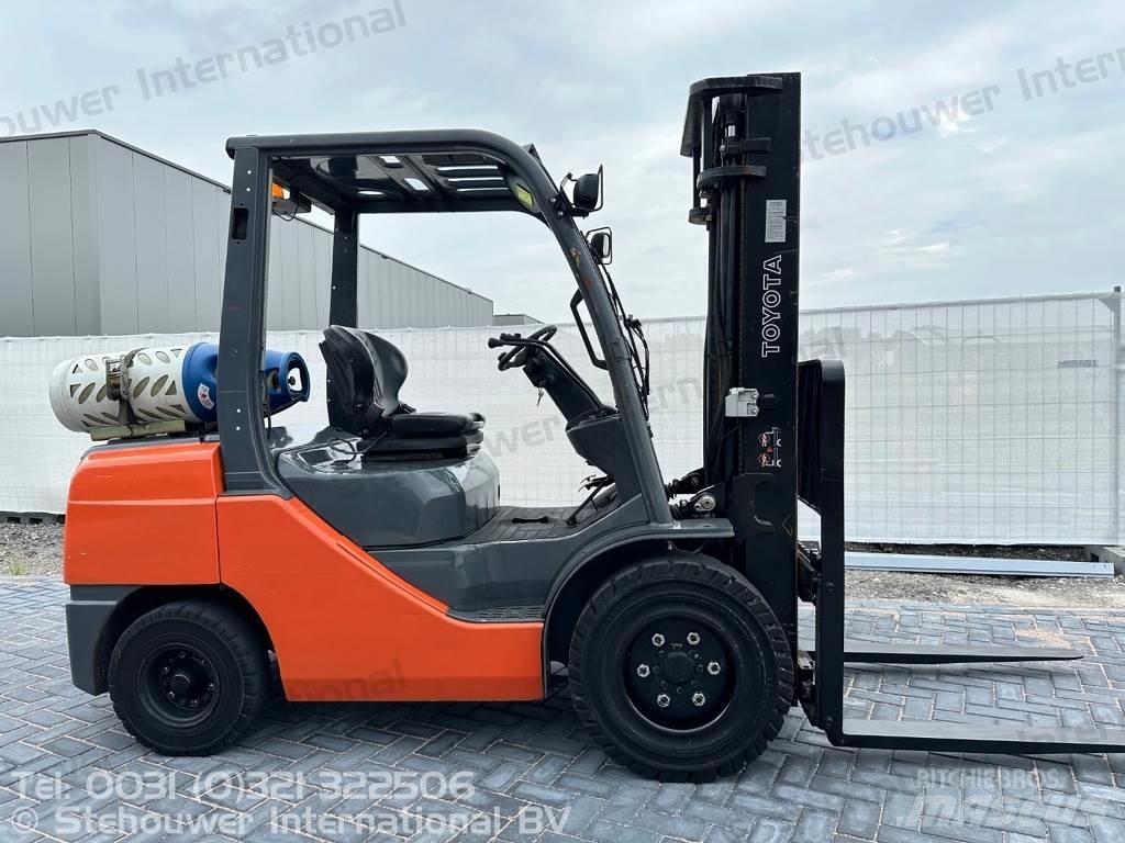Toyota 02-8FGJF35 Gas Stapler