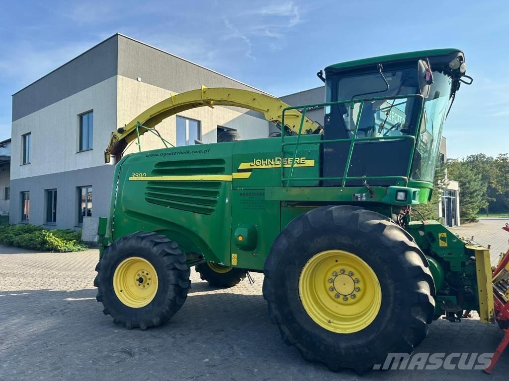 John Deere 7300 Selbstfahrende Häcksler
