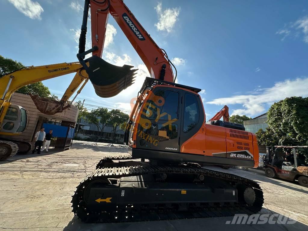 Doosan DX 225 LCA Raupenbagger