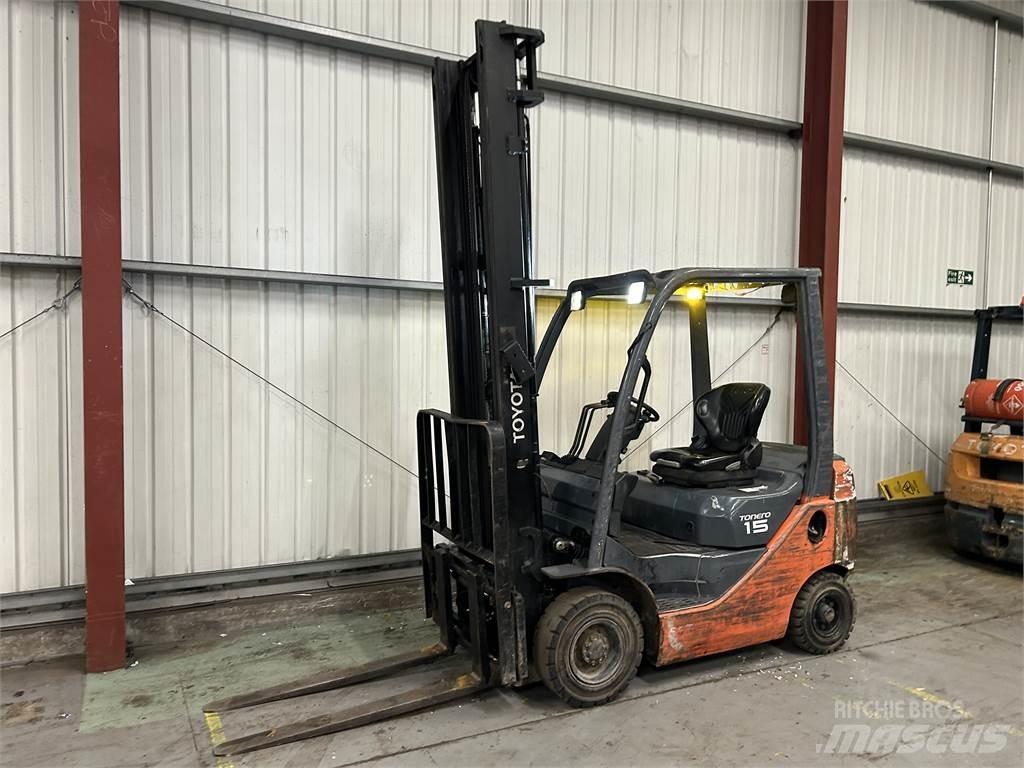 Toyota 02-8FDF15 Diesel Stapler