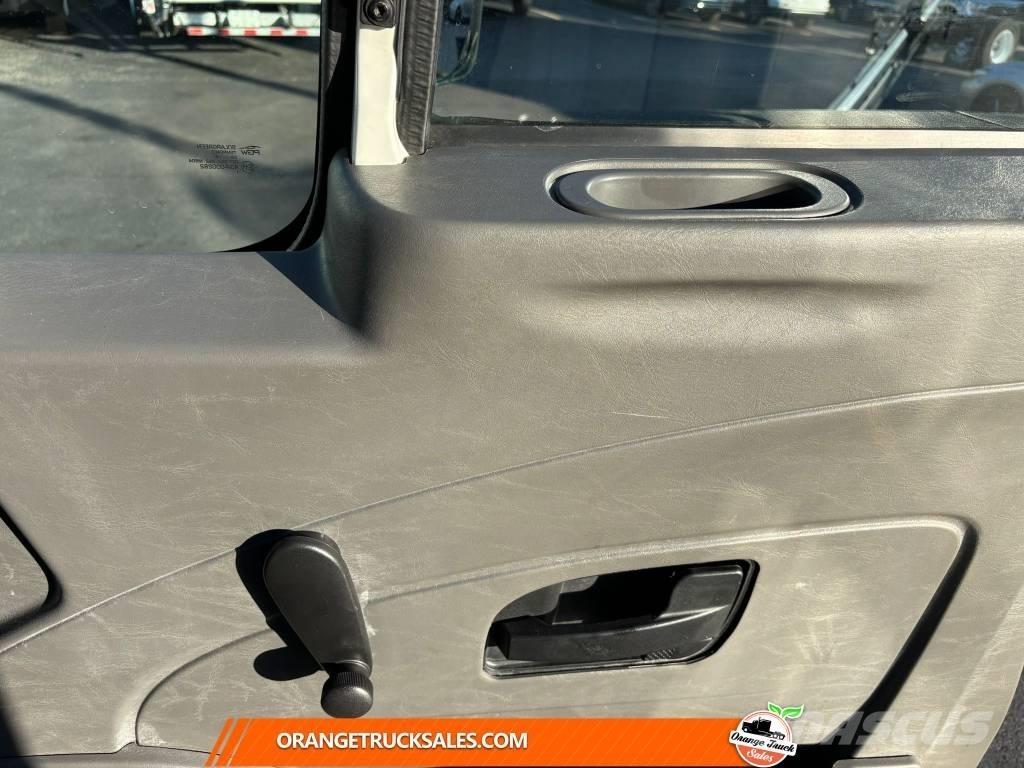 International 4300 Kastenaufbau