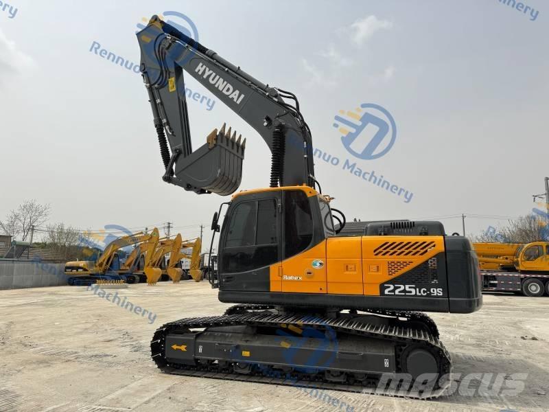Hyundai 225 LC-9S Raupenbagger