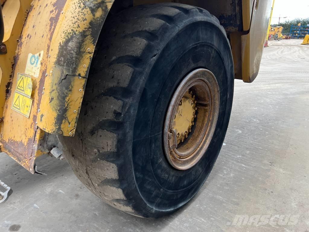 CAT 735 Dumper - Knickgelenk