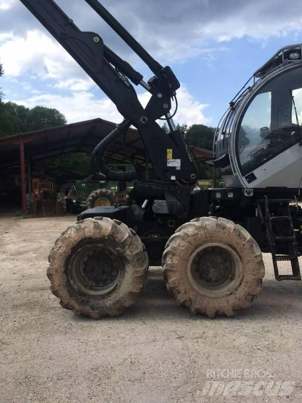 Logset 8H Harvester