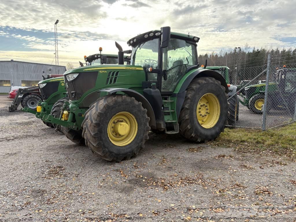 John Deere 6215 R Traktoren