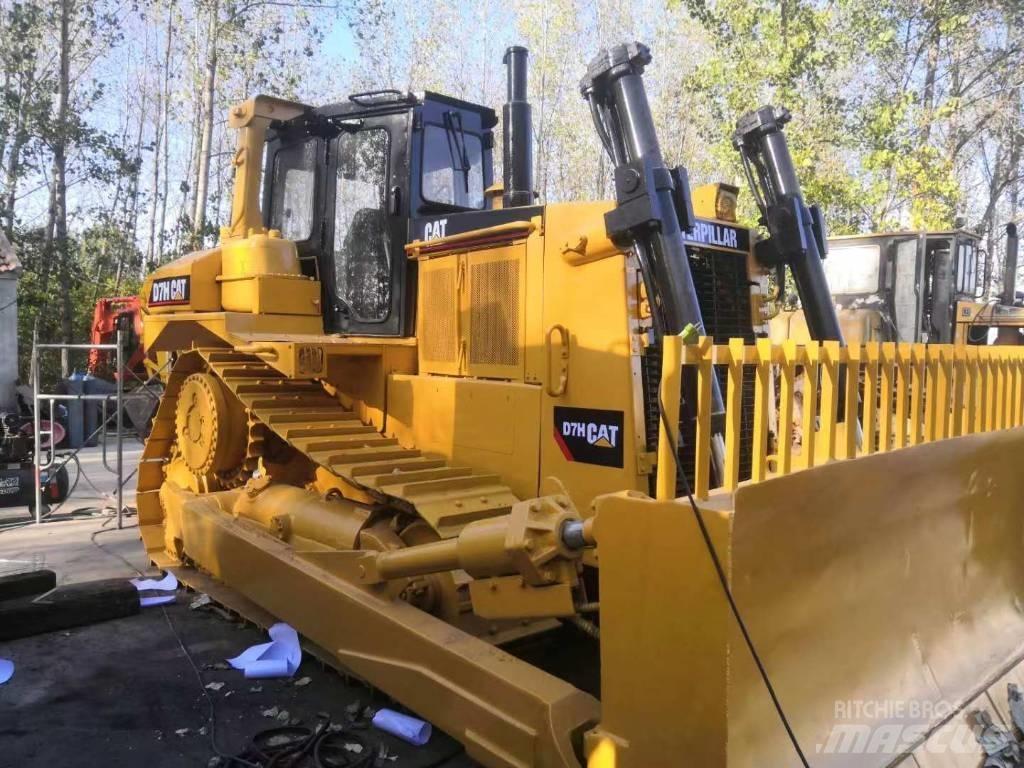 CAT D7H Bulldozer