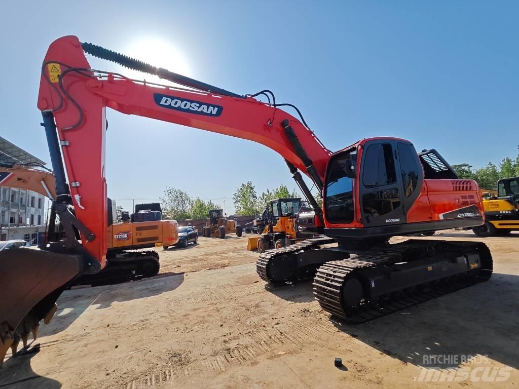 Doosan DX 225 LC Raupenbagger