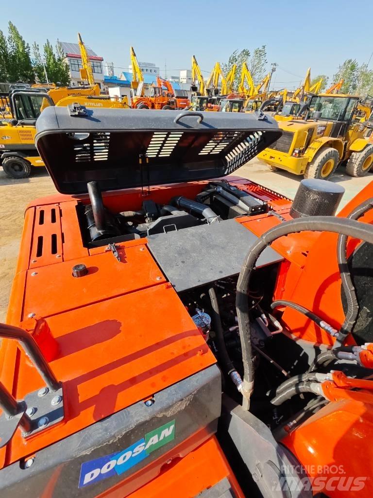 Doosan DX 225 LC Raupenbagger