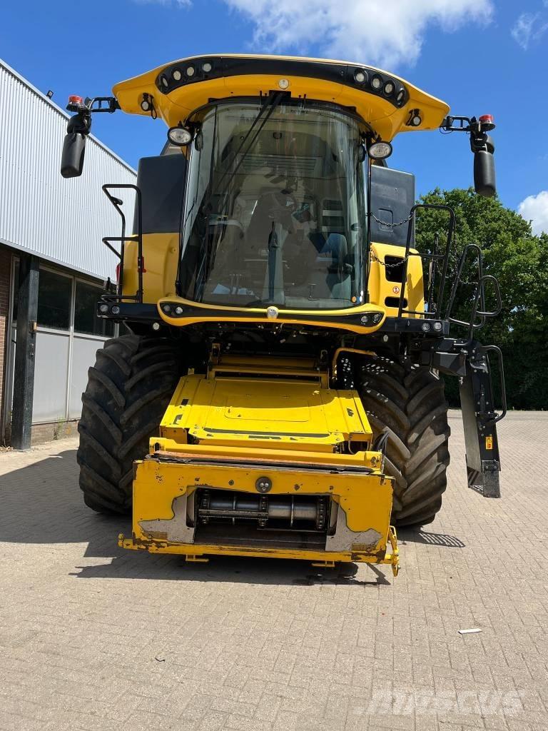 New Holland CR 8.80 Mähdrescher