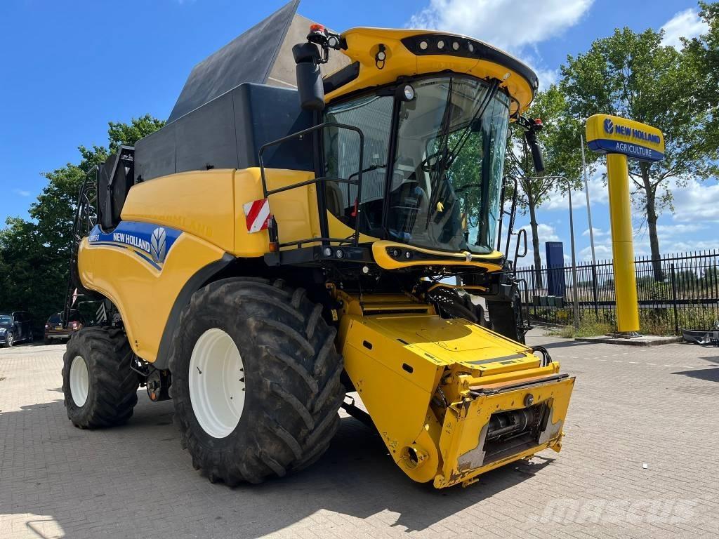 New Holland CR 8.80 Mähdrescher
