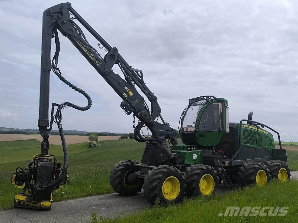 John Deere 1270 G Harvester