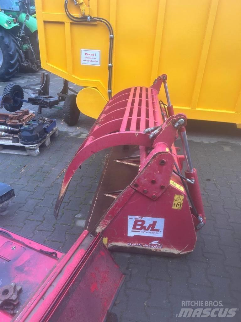 CLAAS Arion 520 CIS Traktoren