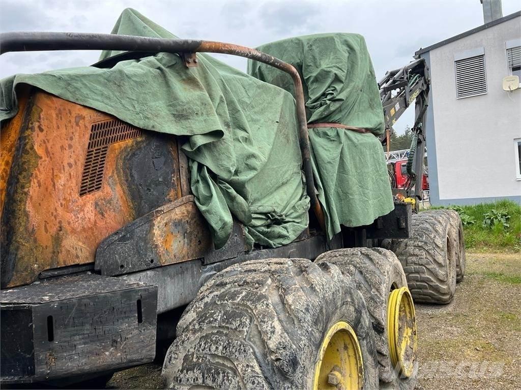 John Deere 1270G Harvester
