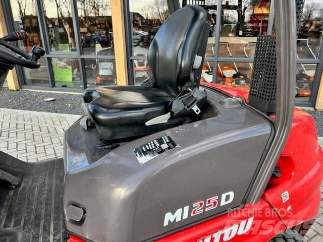 Manitou MI25D Diesel Stapler
